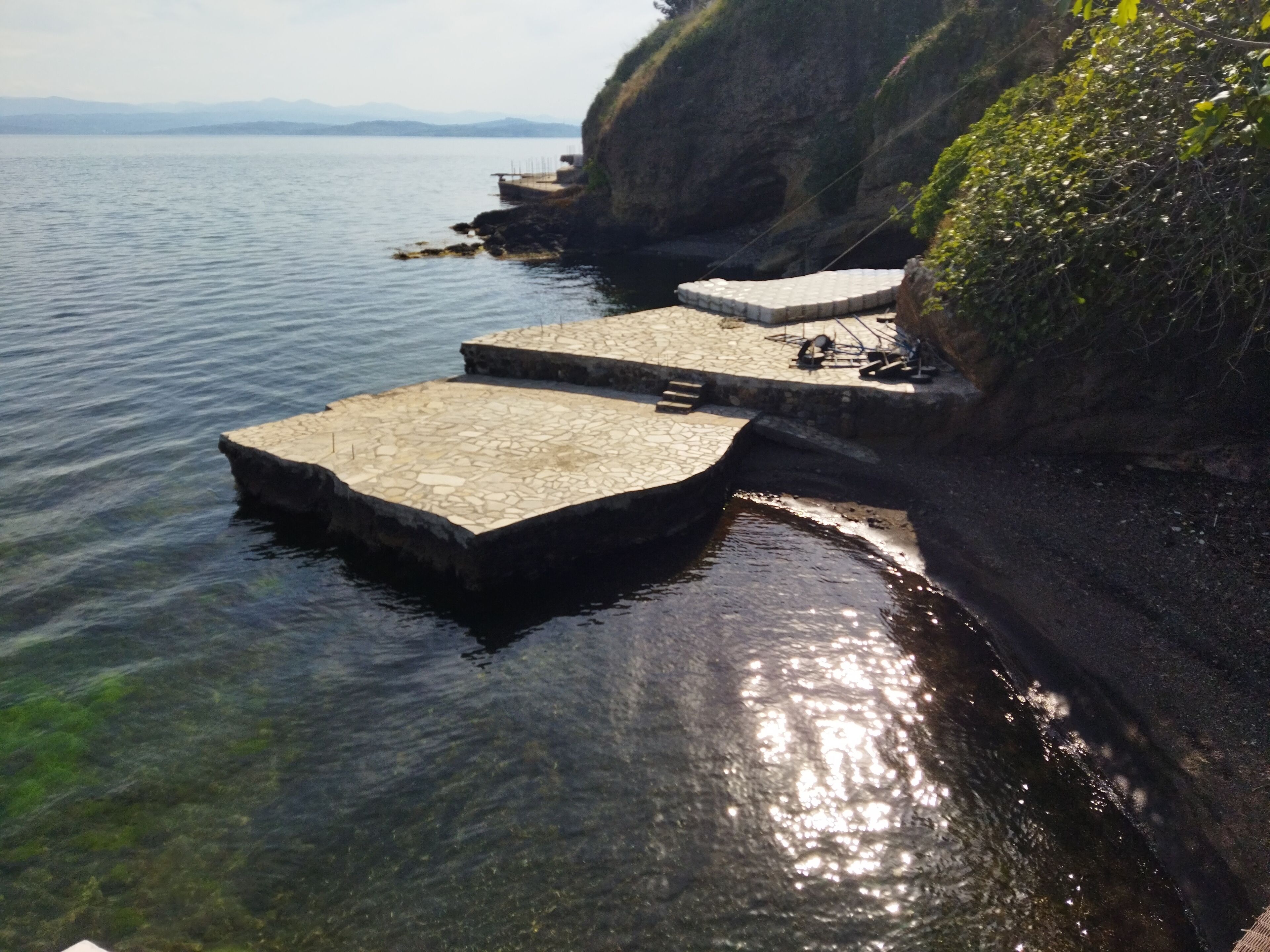 私人海灘、黑沙、免費海灘接駁車、免費海灘小屋