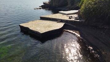 Privatstrand, schwarzer Sandstrand, kostenloser Shuttle zum Strand