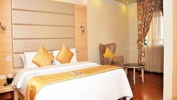 Premium bedding, in-room safe, individually decorated