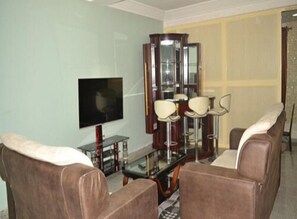 Suite – royal | Oppholdsområde | TV