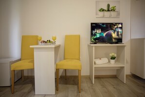Double Room, 1 Queen Bed | Living area - Villa Odobasic (Mostar)