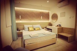 Betten mit Memory-Foam-Matratzen, Zimmersafe, Schreibtisch