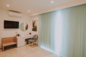 Memory foam beds, in-room safe, desk, blackout drapes - Hai Hotel (Larnaca)