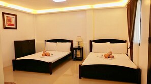 家庭房, 2 张双人床, 阳台, 海景 | 遮光窗帘、免费 WiFi、床单