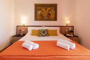 2 bedrooms, desk, travel cot, free WiFi