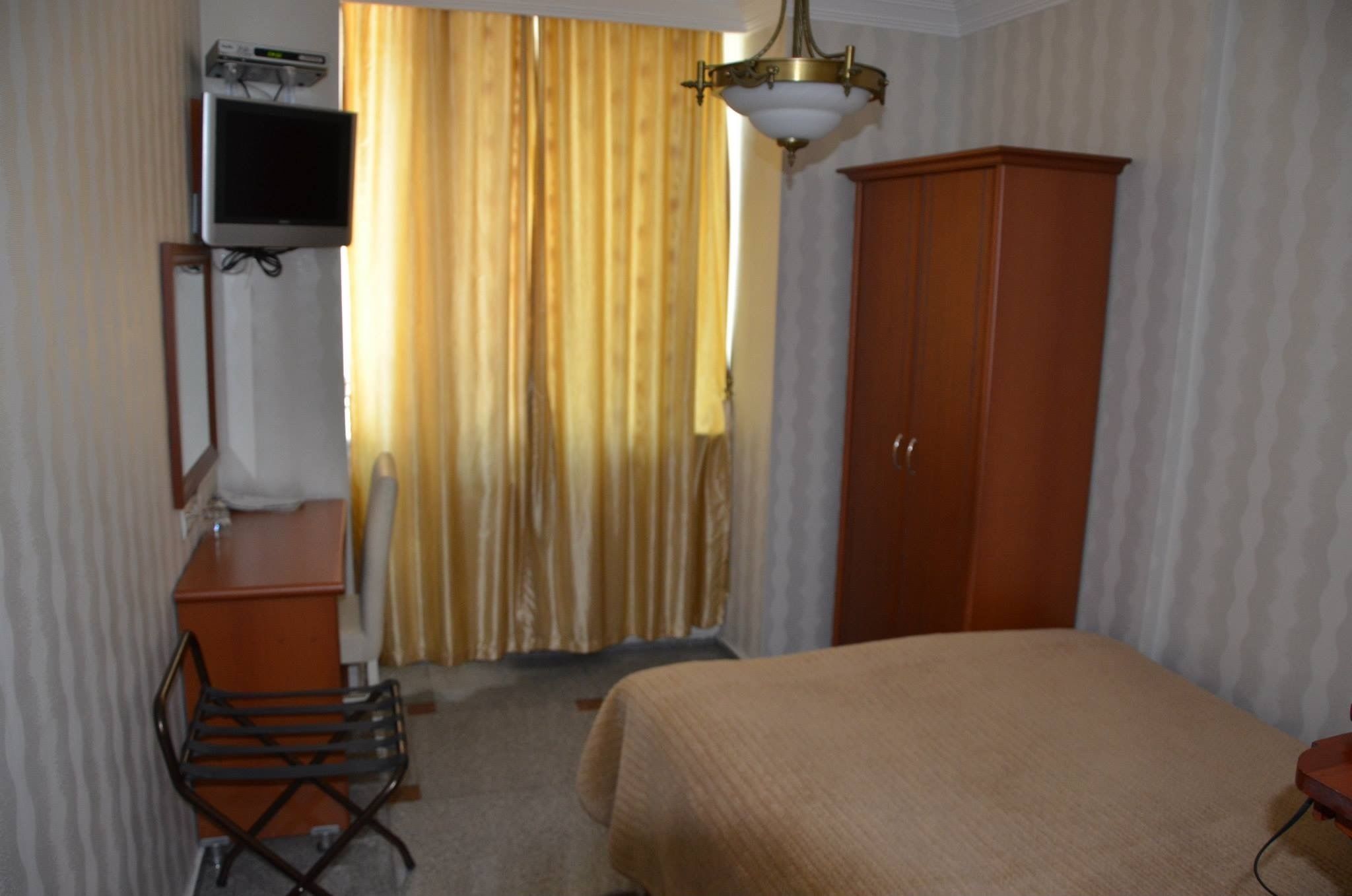 standard single room | living area | lcd tv