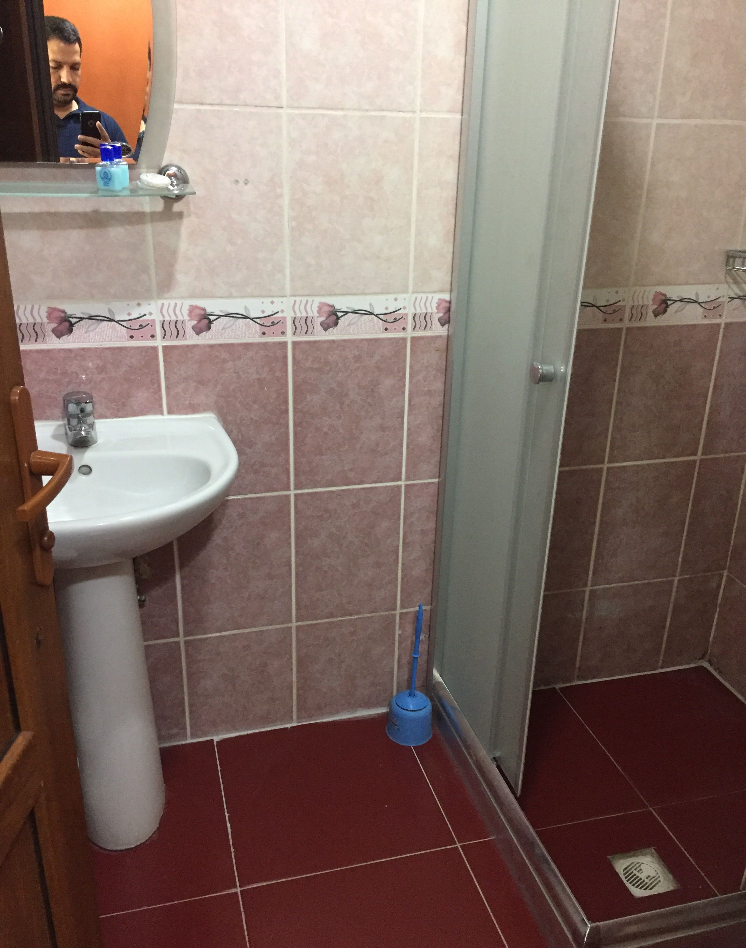 classic twin room | bathroom shower