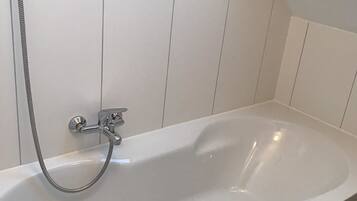 Bañera profunda, toallas