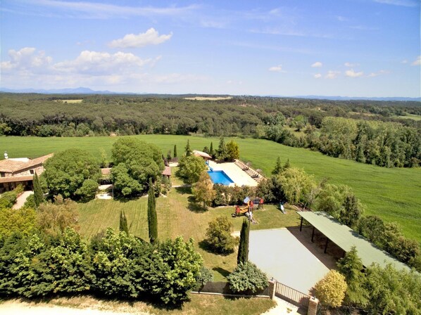 Pool - Villa for 23 people. BBQ, large pool, near Barcelona (Riudarenes)