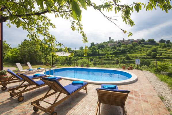 Seasonal outdoor pool - Villa Mamma Mia (Oprtalj)