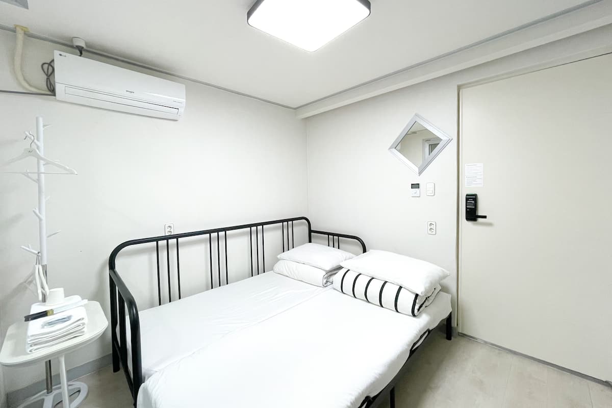 Basic Room, Non Smoking, Park View | 1 bedroom, down comforters, blackout drapes, free WiFi