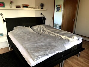 5 chambres, fer et planche à repasser, lit de bébé portatif, Wi-Fi