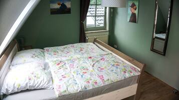 1 habitación, tabla de planchar con plancha, wifi gratis y ropa de cama