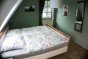 1 habitación, tabla de planchar con plancha, wifi gratis y ropa de cama