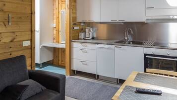 Fridge, microwave, dishwasher, cookware/dishes/utensils