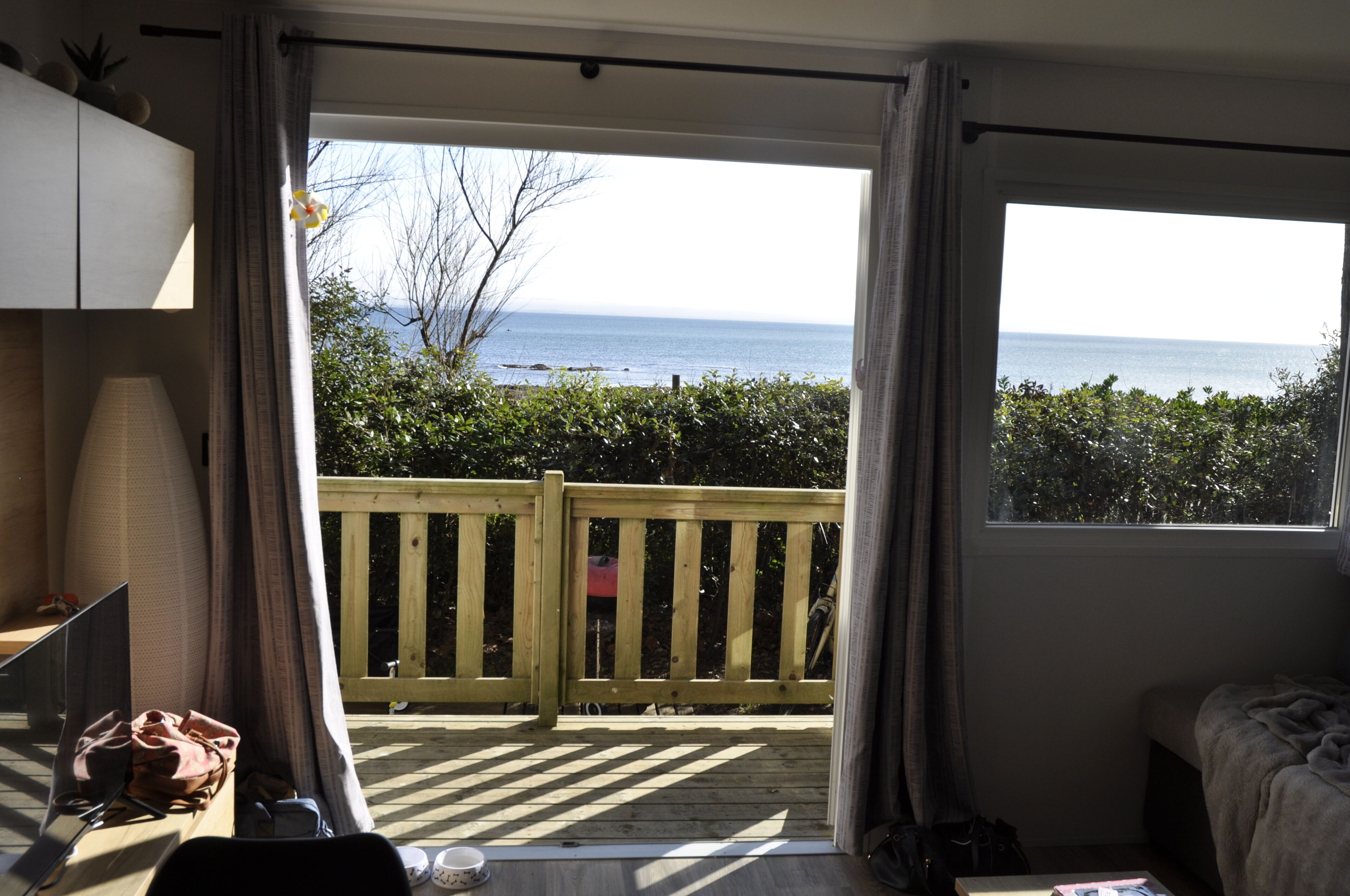 TV, lareira, pebolim, mesa de pingue-pongue