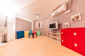 Shared Dormitory, Mixed Dorm, Shared Bathroom | Individually decorated, individually furnished, desk, soundproofing