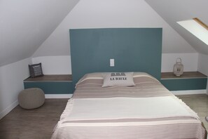 4 bedrooms, desk, iron/ironing board, free WiFi