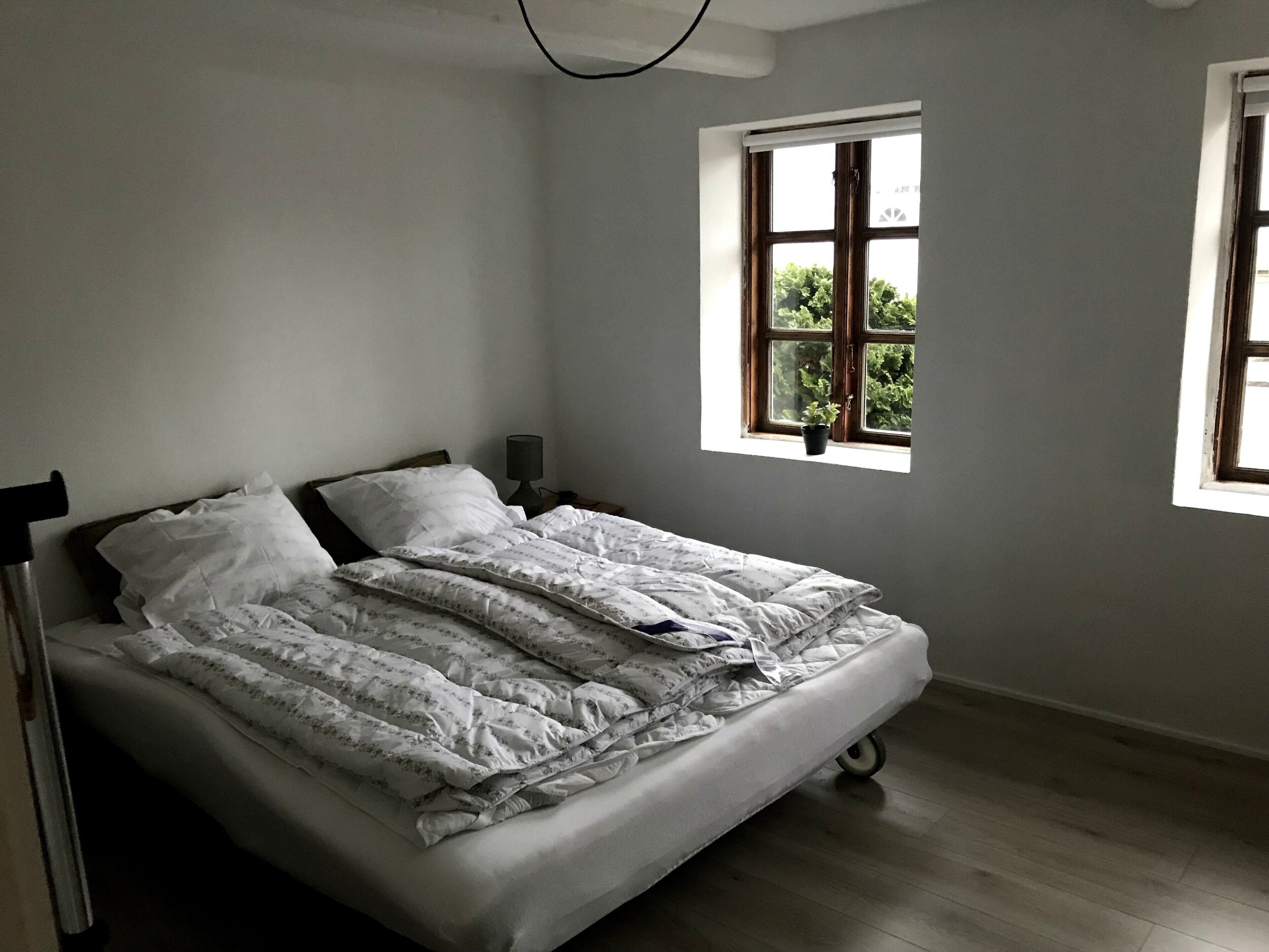 4 slaapkamers, een strijkplank/strijkijzer, reisbedje, wifi