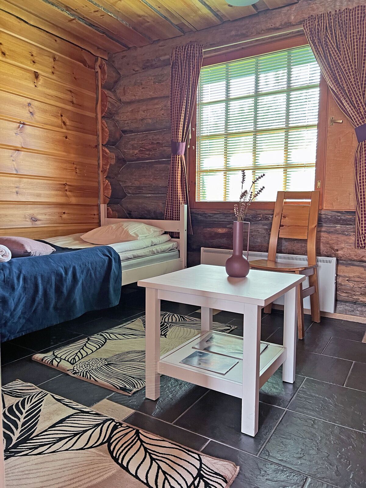 Free cribs/infant beds, bed sheets, wheelchair access