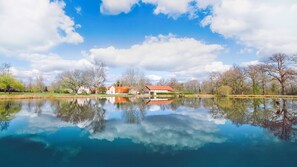 حمّام سباحة خارجي، حمّام سباحة مُدفَّأ