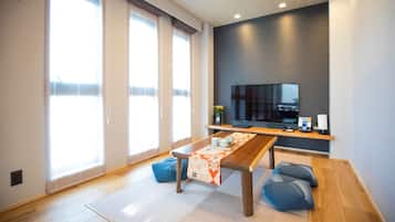 Design Apartment (Family Suite) | Premium bedding, down comforters, in-room safe, blackout drapes