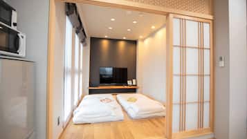 Design Apartment (Family Suite) | Premium bedding, down comforters, in-room safe, blackout drapes