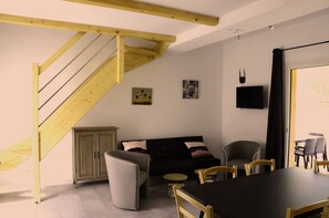 TV, books - New residence, The Manaka, The Rose of the Sands, calm and rest (lamalou les bains)