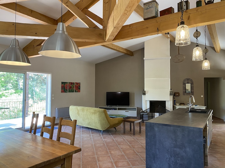 Belle Maison Et Sa Piscine Au Coeur Dune Pinède Qui Enchantera Vos Vacances . - Barjac