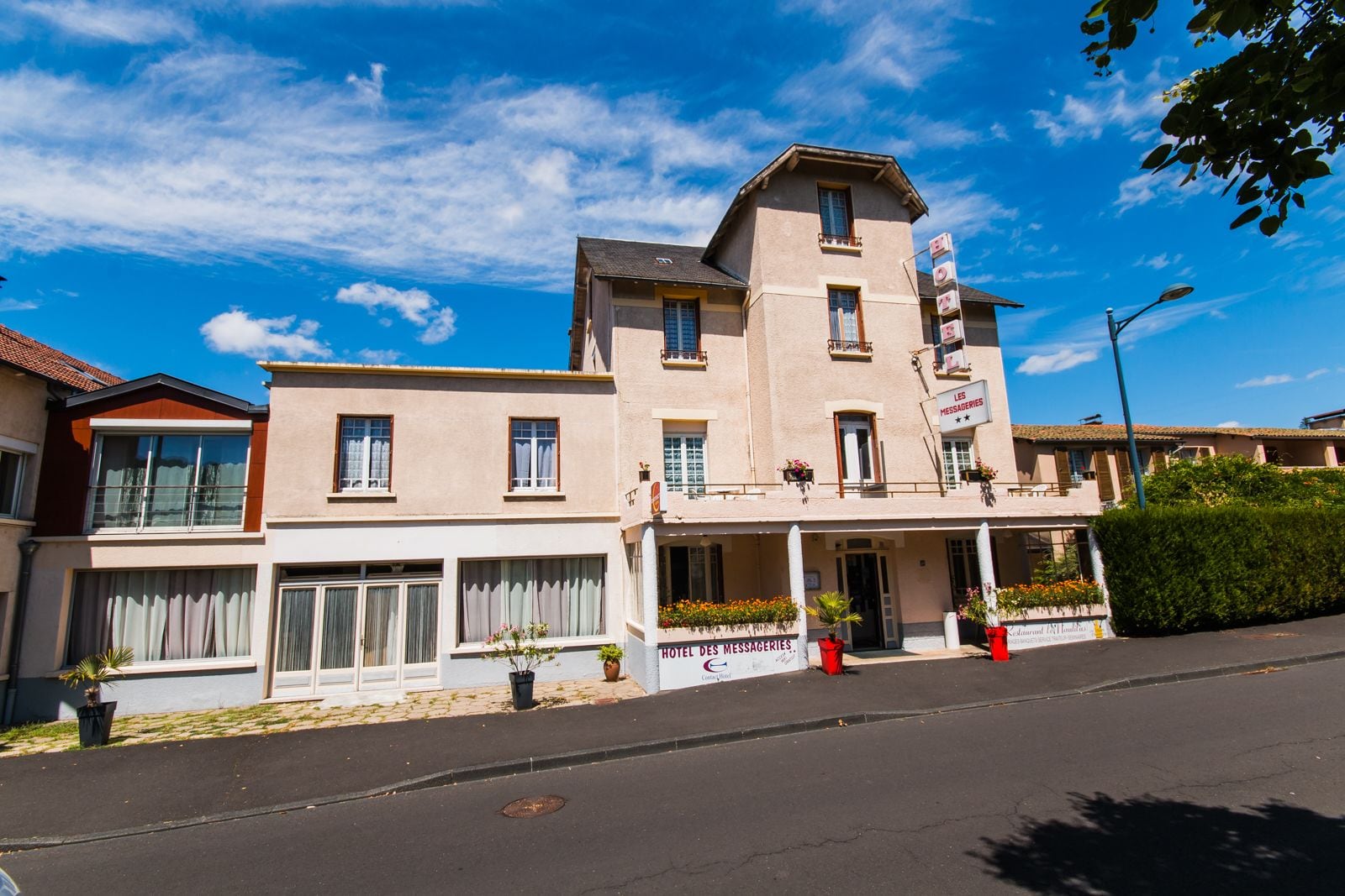 Fachada de la propiedad