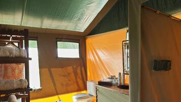 Shower, free toiletries, towels
