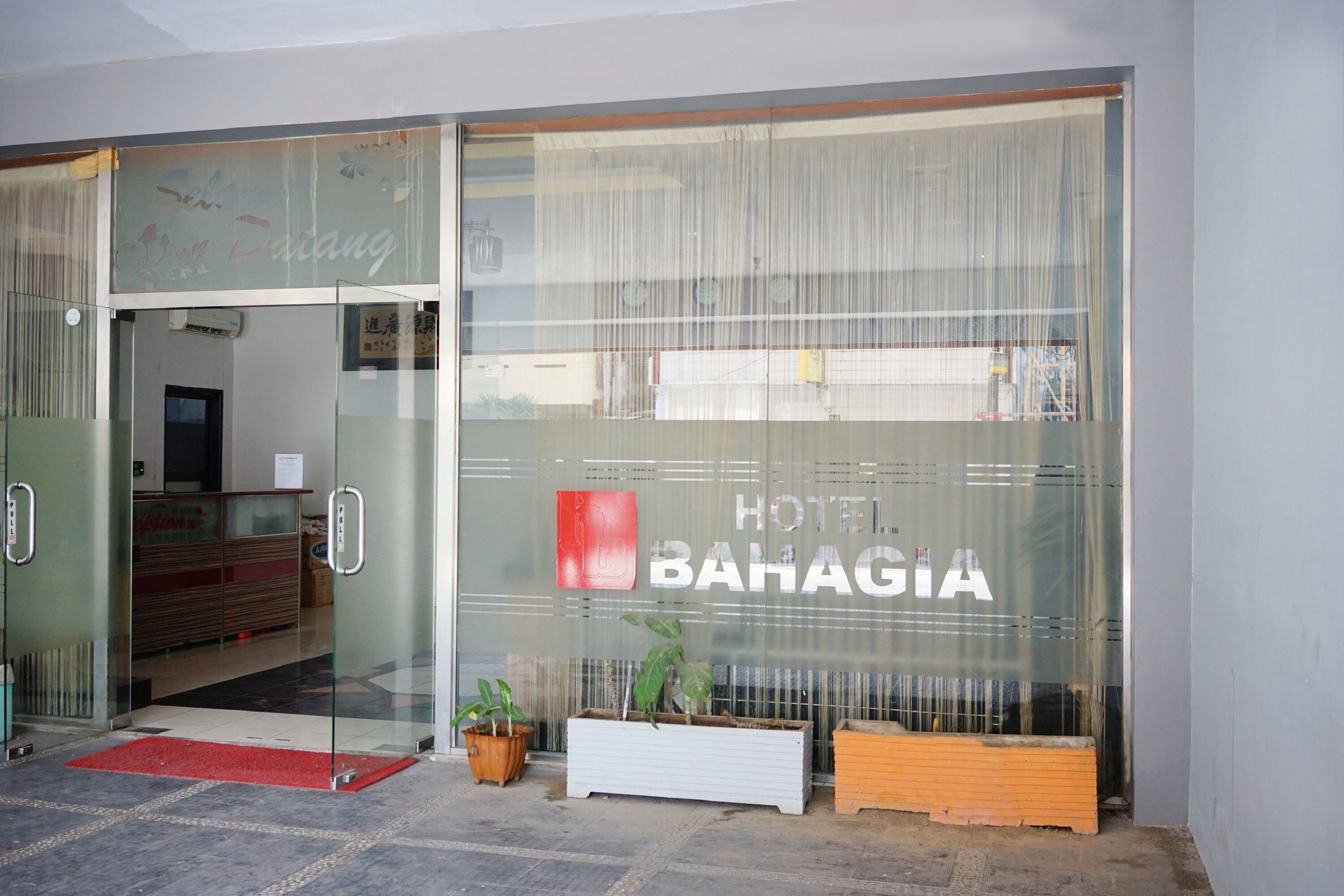 Pintu masuk properti