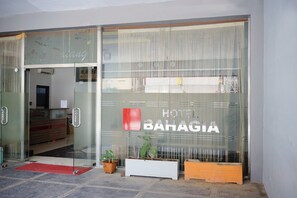Property entrance - OYO 2291 Hotel Bahagia (Makassar)