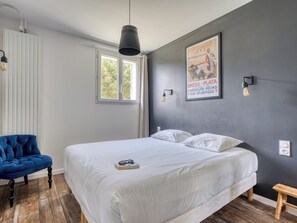 7 habitaciones, tabla de planchar con plancha, cuna de viaje y wifi 