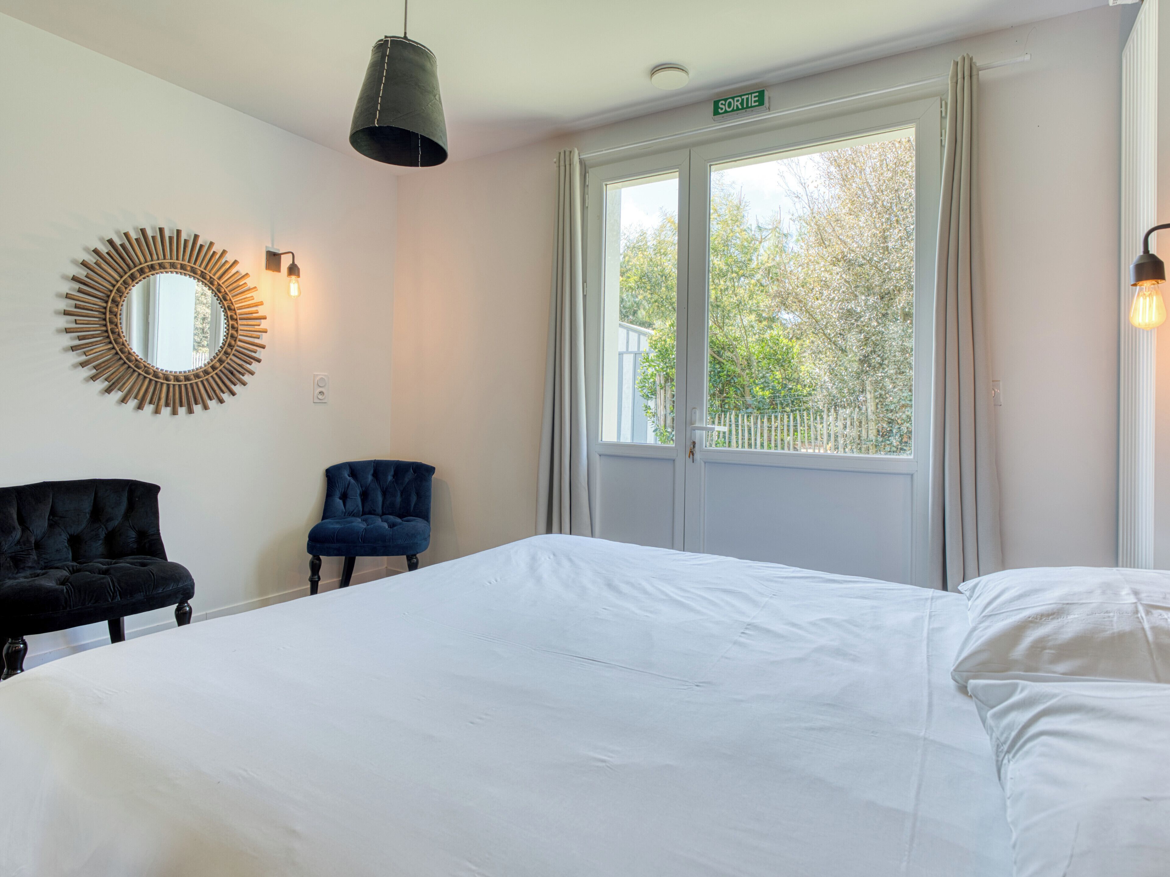 7 slaapkamers, een strijkplank/strijkijzer, reisbedje, wifi