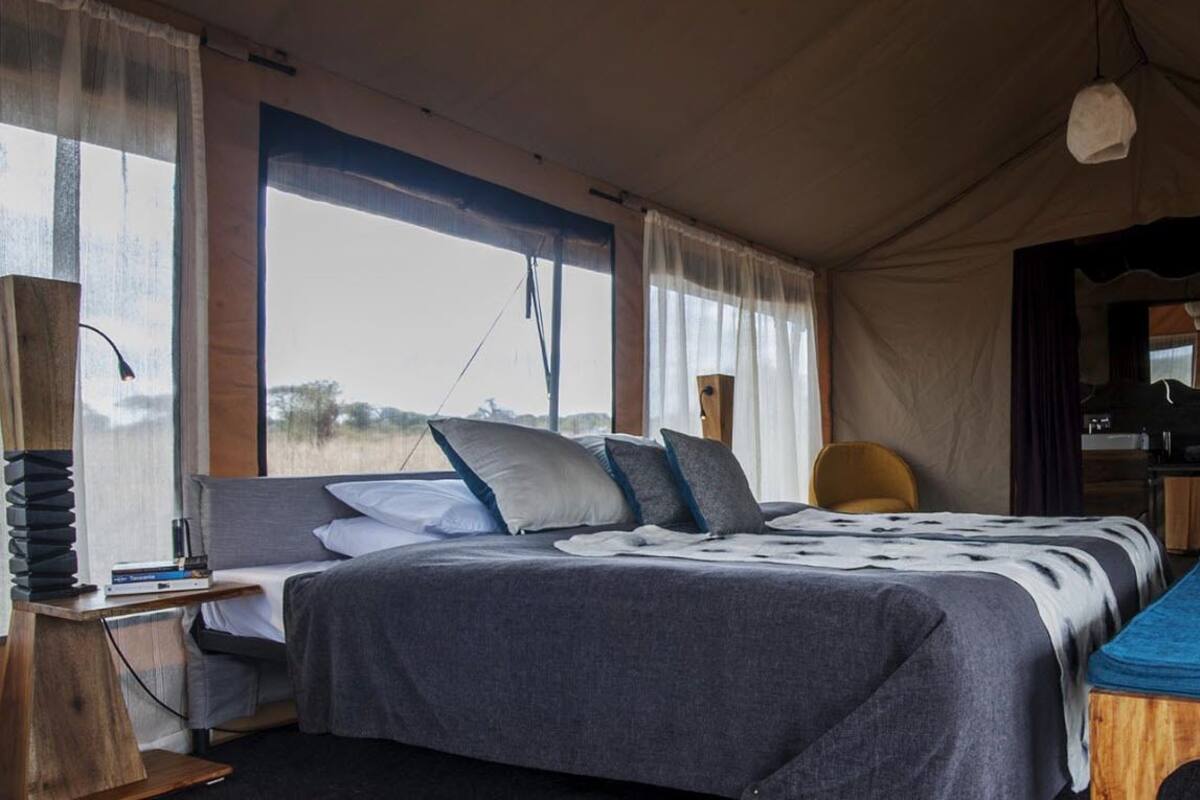 In-room safe, desk, bed sheets
