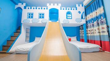 Castle Quadruple Room | Children's theme room