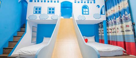 Castle Quadruple Room | Children’s theme room