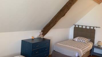 3 bedrooms, iron/ironing board, free WiFi