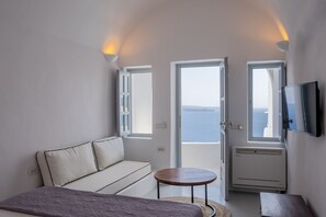 Junior Suite, Balcony (Outdoor Plunge Pool, Caldera View)