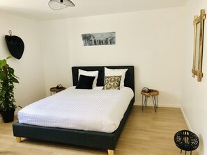 2 bedrooms, iron/ironing board, WiFi, bed sheets - Calm and soothing villa 10 minutes from Chantilly / 30 minutes from Roissy and Paris (Boran-sur-Oise)