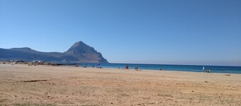 Mandarino Makari holiday home 500 mt. of the sea