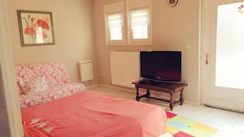 1 chambre, fer et planche Ă  repasser, Wi-Fi, draps fournis