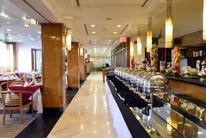 Breakfast, lunch, dinner served; local and international cuisine 