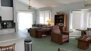 Een smart-tv en een dvd-speler