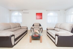 Apartment | Living area | TV - Apartments Tea & Nika (Trogir)