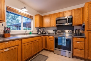 Refrigerador, microondas, horno, placa de cocina
