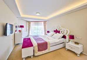 Ropa de cama de alta calidad y minibar 