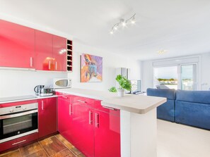 Refrigerador, microondas, horno y lavavajillas 