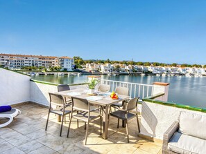 تناول الطعام بالخارج